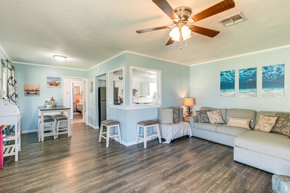 TV - 2 Mi to Redfish Bay: Aransas Pass Home w/ Fire Pit (Aransas Pass)