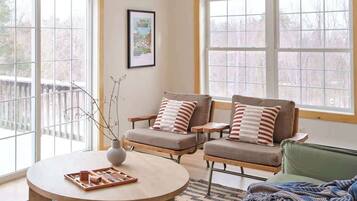 TV, fireplace, offices