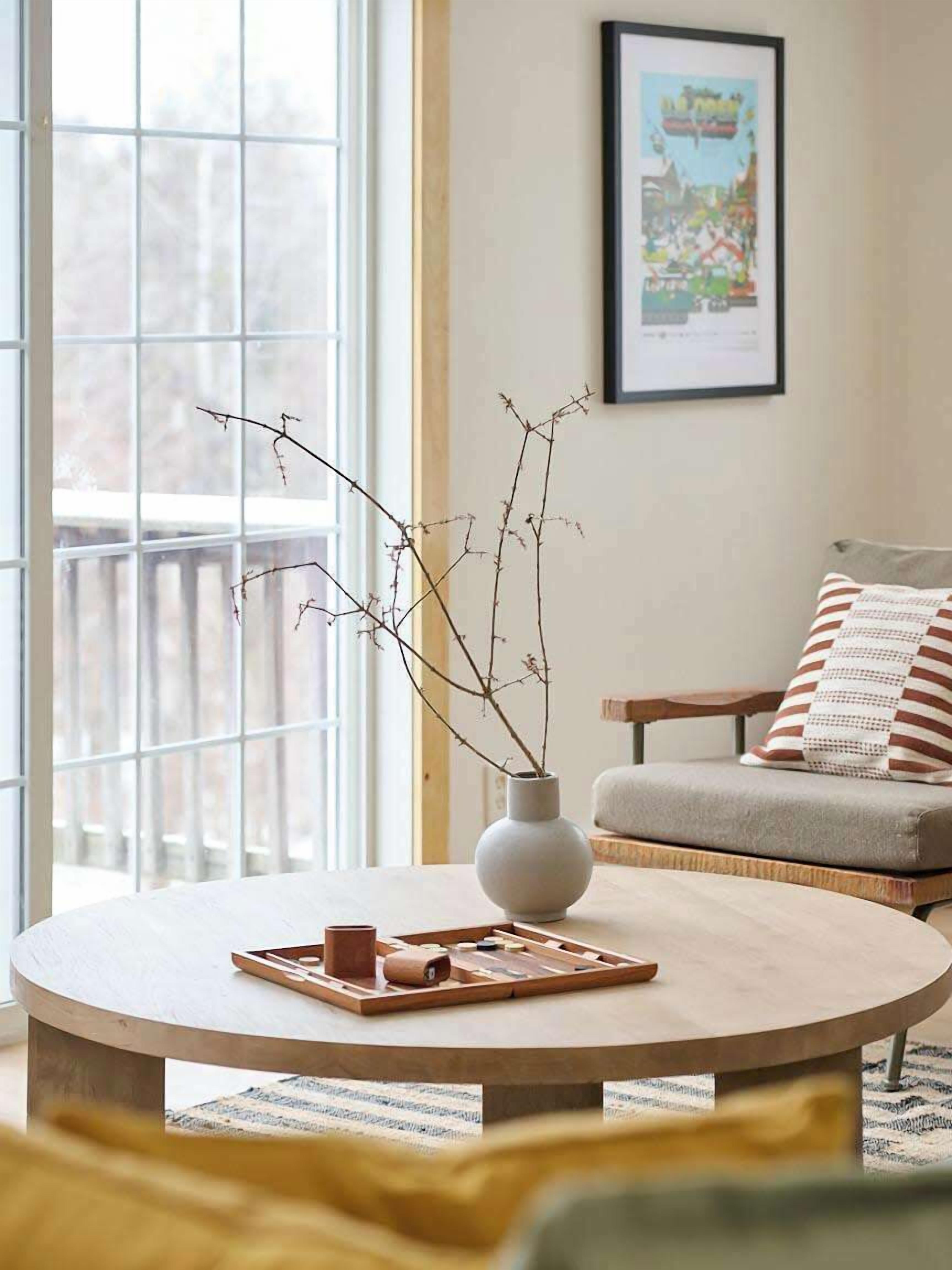 Télévision, cheminée, espaces bureaux