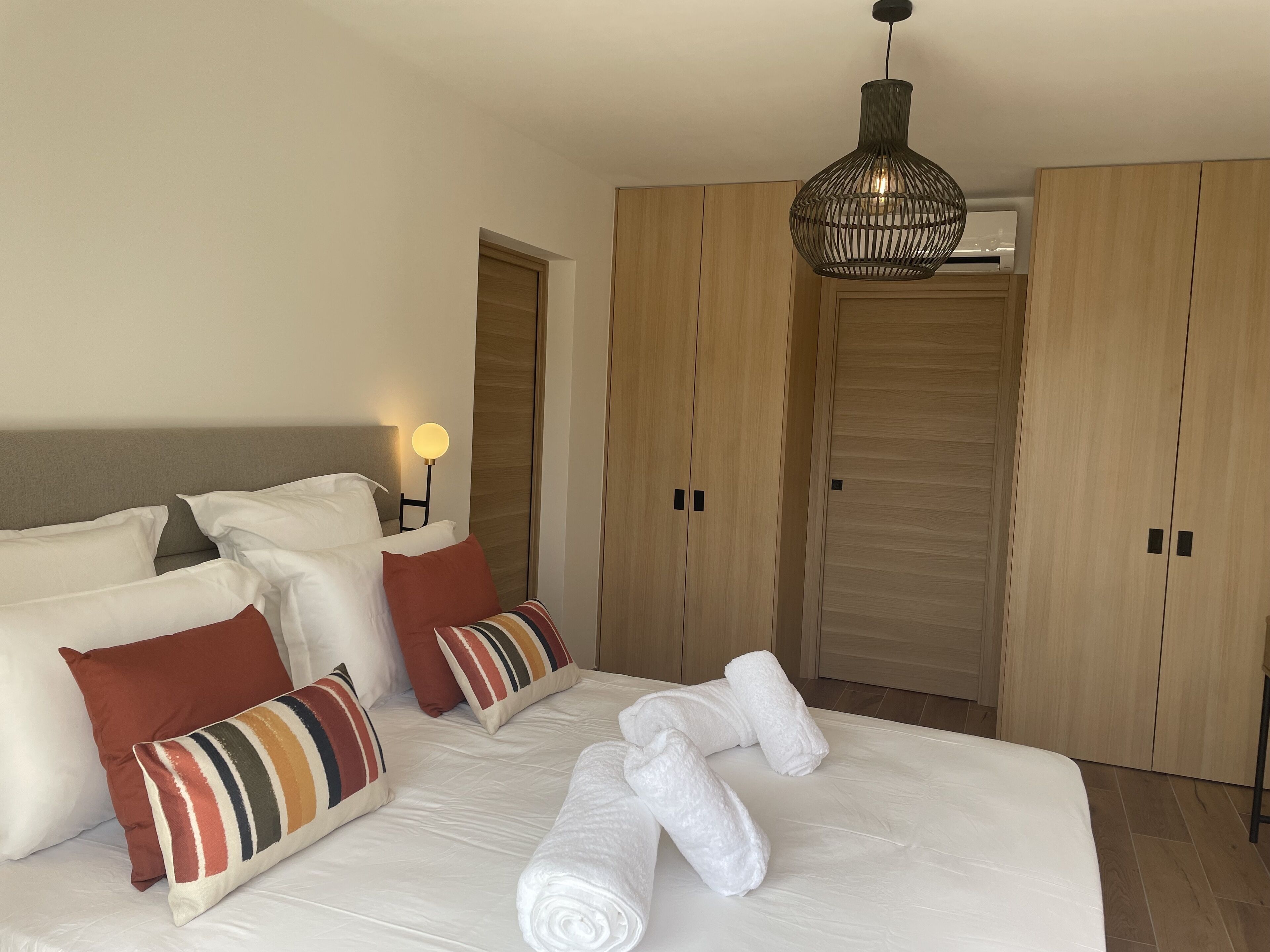 3 chambres, fer et planche à repasser, Wi-Fi, draps fournis