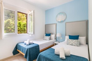 2 bedrooms, iron/ironing board, free WiFi, bed sheets