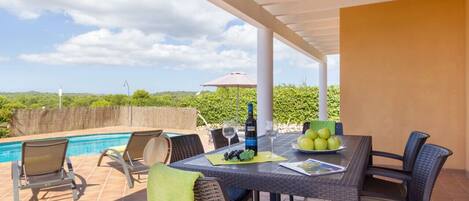 屋外ダイニングエリア