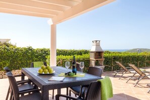 تناول الطعام بالخارج