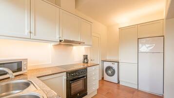 Kjøleskap, mikrobølgeovn, ovn og oppvaskmaskin