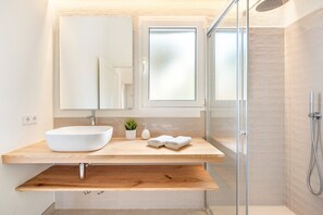 ヘアドライヤー、タオル