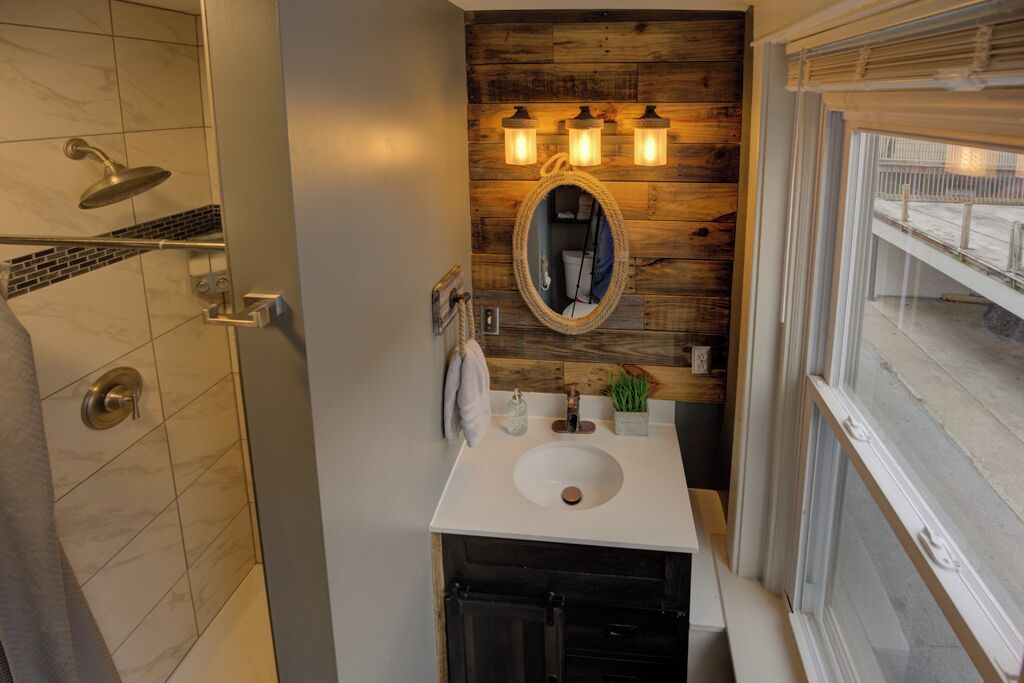 Loft, 2 chambres, vue sur le fleuve | Salle de bain | Séchoir à cheveux, serviettes fournies, savon, shampooing