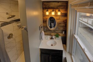 Loft, 2 Schlafzimmer, Flussblick | Badezimmer | Haartrockner, Handtücher, Seife, Shampoo