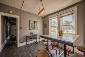 Apartament | 1 dormitori, planxa i posts de planxar i wifi gratuïta 