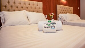 Matelas mémoire de forme, coffres-forts dans les chambres, bureau