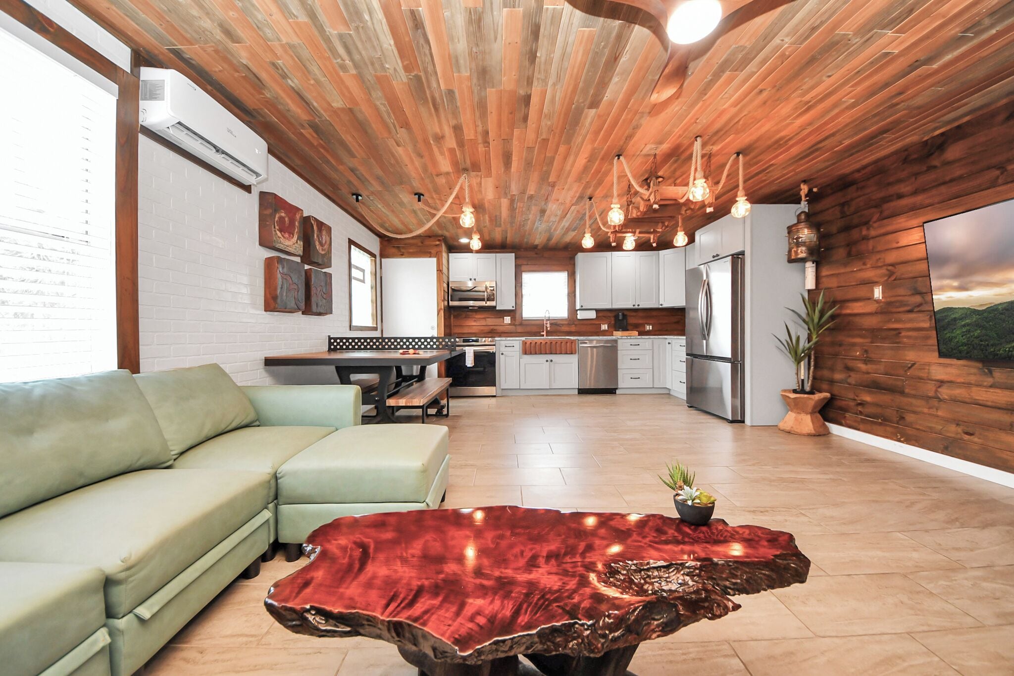 Loft premium, 2 quartos | Área de estar | Smart TV 75 polegadas com canais digitais, Netflix