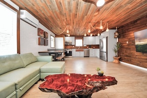 Living area - Gulf Siesta Vacation Lofts (Galveston)