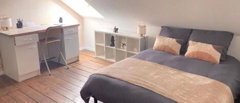 3 makuuhuonetta, silitysrauta/-lauta, Wi-Fi, vuodevaatteet