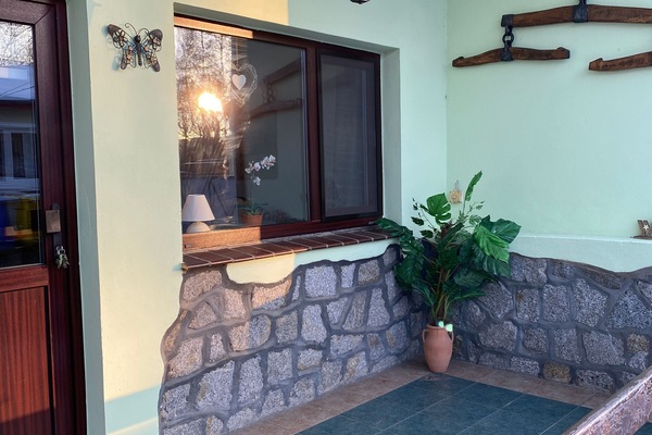 Eingang Bungalow am Hellbach im Ostseeland