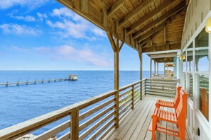 Property grounds - Waterfront, Shared Boat Dock & Pool w/ Views | Ariel’s Grotto by AvantStay (Corpus Christi)