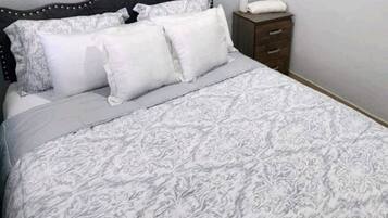 2 makuuhuonetta, silitysrauta/-lauta, Wi-Fi, vuodevaatteet