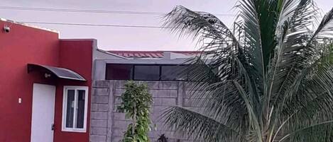 المنطقة المحيطة بالمنشأة