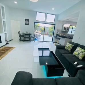 スマートテレビ、暖炉、プリンター