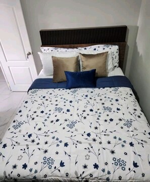 2 bedrooms, iron/ironing board, WiFi, bed sheets - Modern Luxury Home (Sonsonate)