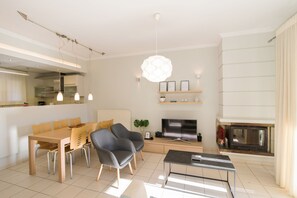 Flat-screen TV, fireplace - Lallo Living By Corfu Escapes (Corfu)