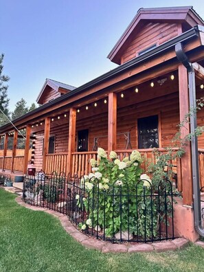 Exterior - East Pines :Modern Cabin in nature (Hermosa)