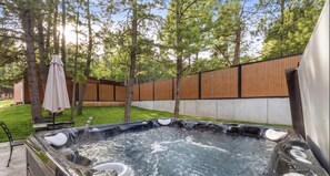 Outdoor spa tub - East Pines :Modern Cabin in nature (Hermosa)