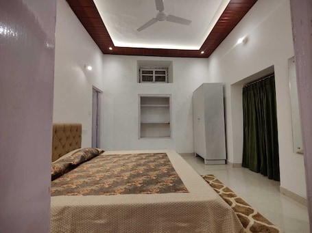 Premium Suite | 1 bedroom, iron/ironing board, free WiFi