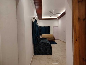 Interior - Gufa Cottage (Dehradun)