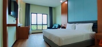 Habitación Deluxe, 1 cama de matrimonio grande | Caja fuerte, escritorio, espacio para trabajar con un portátil