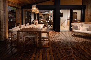 Outdoor dining
