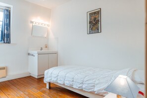 4 habitaciones, tabla de planchar con plancha y wifi gratis 