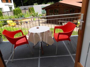 Outdoor dining - Studio 40 qm mit 1 Zimmer für Maximal 2 Personen und Terrasse (Prien am Chiemsee)
