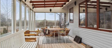 تناول الطعام بالخارج