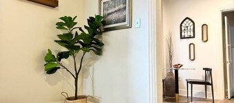 Cozy Lawrenceville Flat.