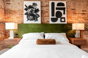 Desk, iron/ironing board, WiFi, bed sheets