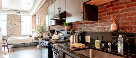 Refrigerador, microondas, horno y parrilla de estufa