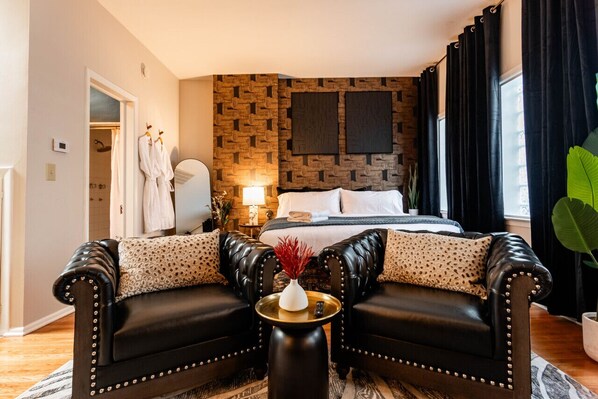 1 bedroom, desk, iron/ironing board, WiFi