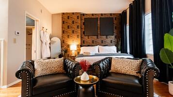 1 bedroom, desk, iron/ironing board, WiFi