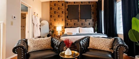 1 habitación, escritorio, tabla de planchar con plancha y wifi