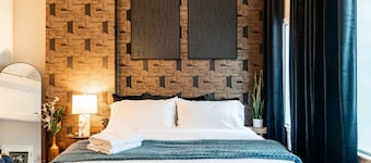 Luxury King bed Studio
