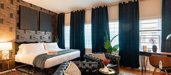 Luxury King bed Studio