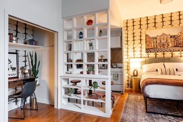 Desk, iron/ironing board, WiFi, bed sheets