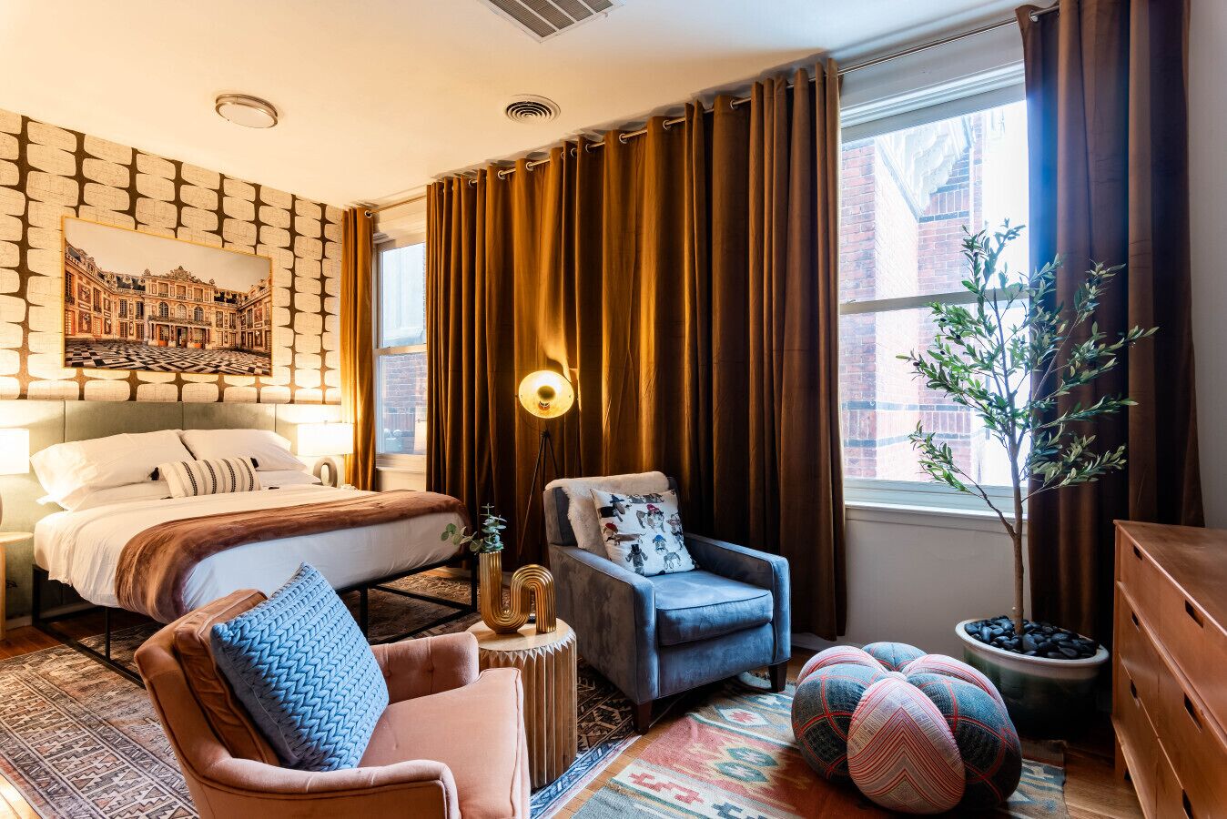 Desk, iron/ironing board, WiFi, bed sheets