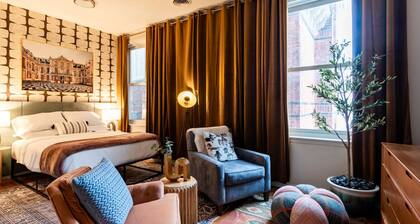 The Retro Nest - Heart of Campus