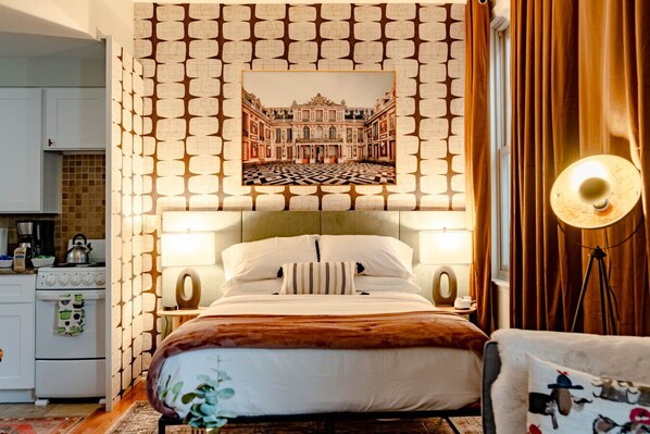 Desk, iron/ironing board, WiFi, bed sheets