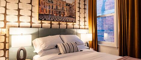 Desk, iron/ironing board, WiFi, bed sheets