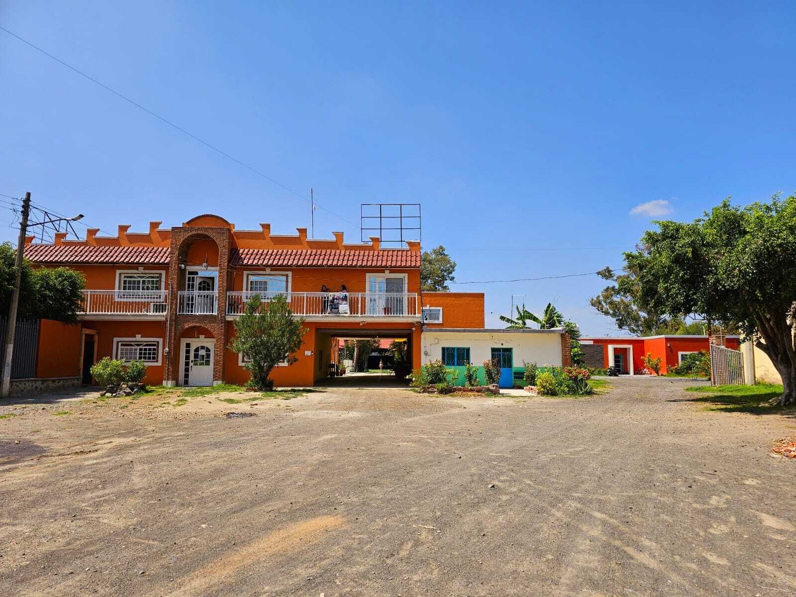 Vista frontal de la propiedad