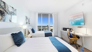 Bureau, fer et planche à repasser, lit parapluie, Wi-Fi