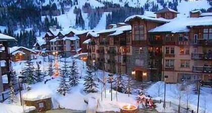 NEW! Deluxe Ski In/Out 2B/2B condo at Solitude