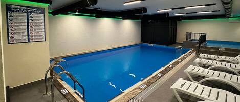 Piscine intérieure