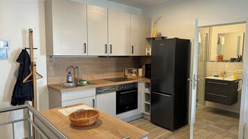 Mikrowelle, Herdplatte, Geschirrspüler